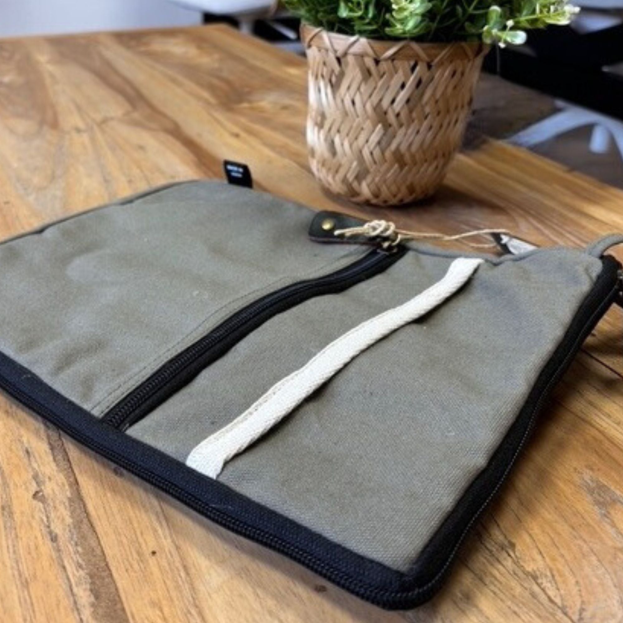 Canvas Travel Laptop Pouch - Olive - 24x33cm