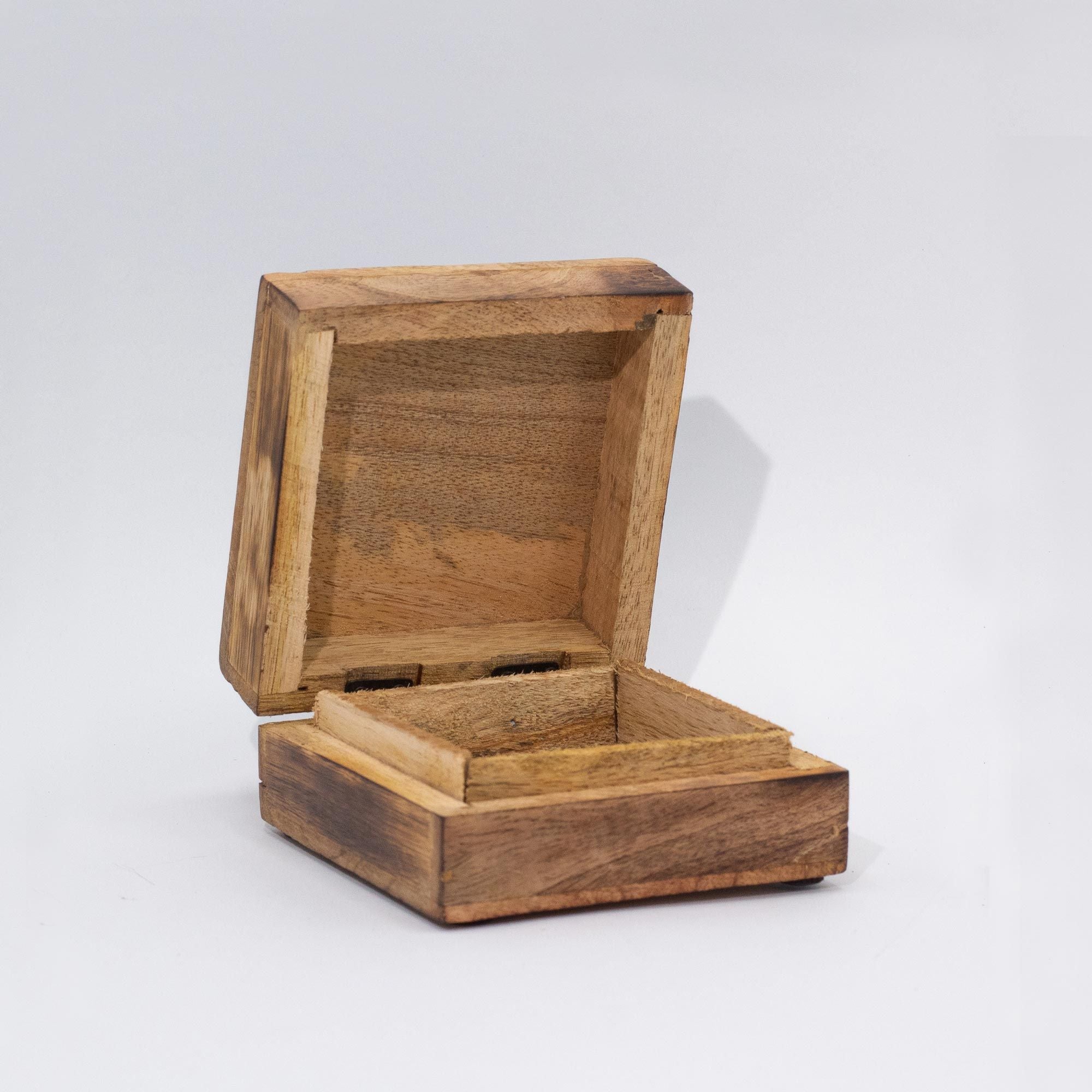 Small Enameled Square Box 10x10x4.2cm - Mushroom Design Maroon