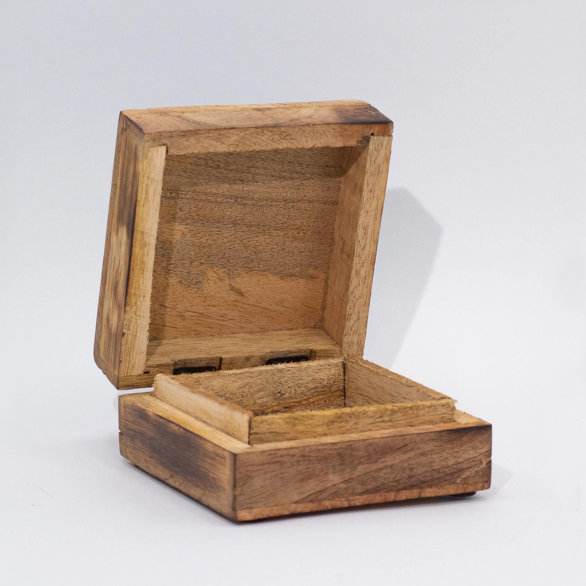 Med Square Box 13.5x13.5x6cm - Hop Hare